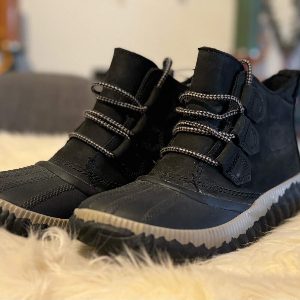 Sorel Out and About Bootie II black on black- never worn!